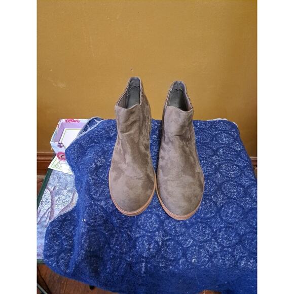 Echo Bay Brown Faux Suede Block Heel Ankle Bootie Women's Size 10 M Gently Loved - Picture 1 of 6